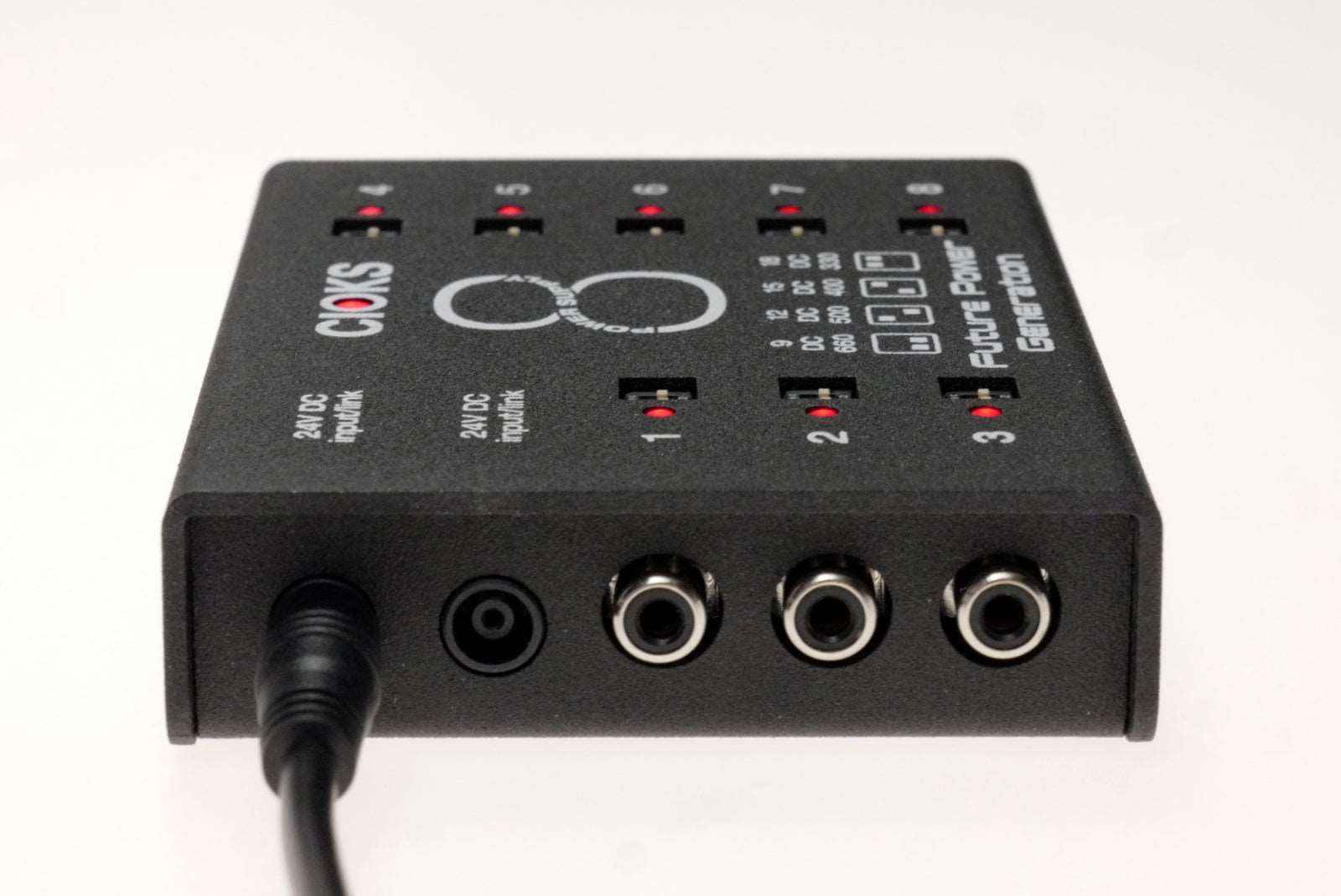 C8e- 8 isolated outputs. Expansion for the DC7