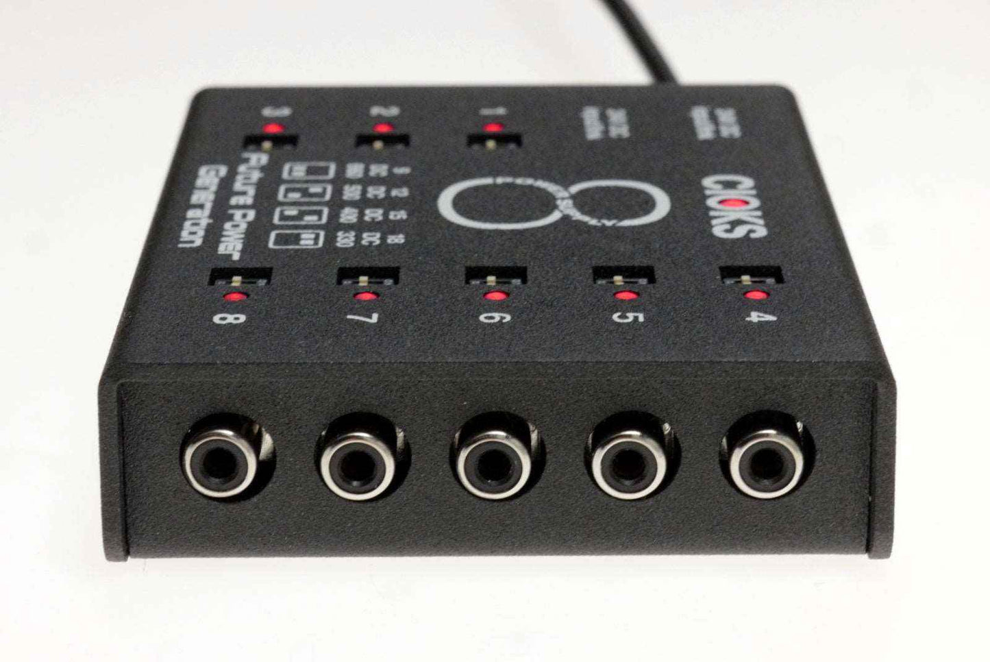 C8e- 8 isolated outputs. Expansion for the DC7